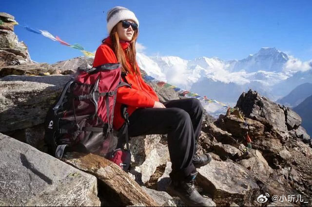 爬山就得穿鲜艳的衣服一定要穿鲜艳衣服！不光拍照出片，树林里辨识度超高，万一走散或