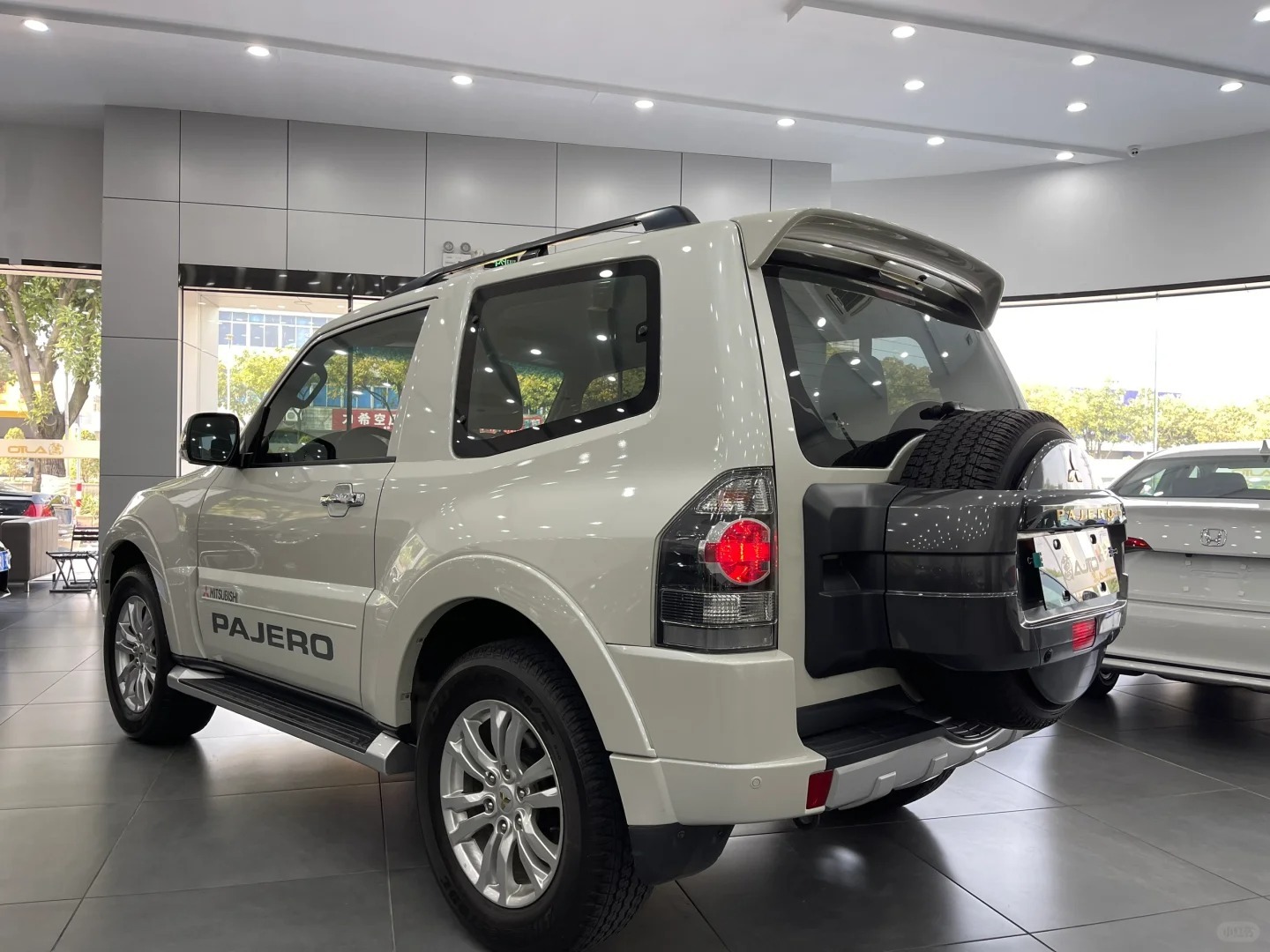 好车分享 三菱帕杰罗V87，8是短轴，7是3.8排量，现在这样19年上牌，几万公