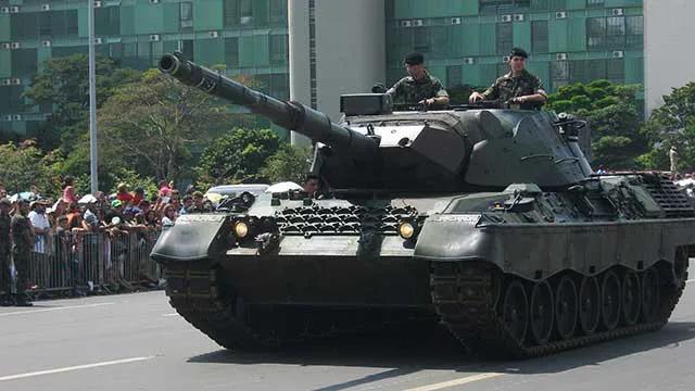 德国决定向乌克兰提供豹1A5坦克，以增强其军事实力。尽管豹2坦克在战场上的表现不