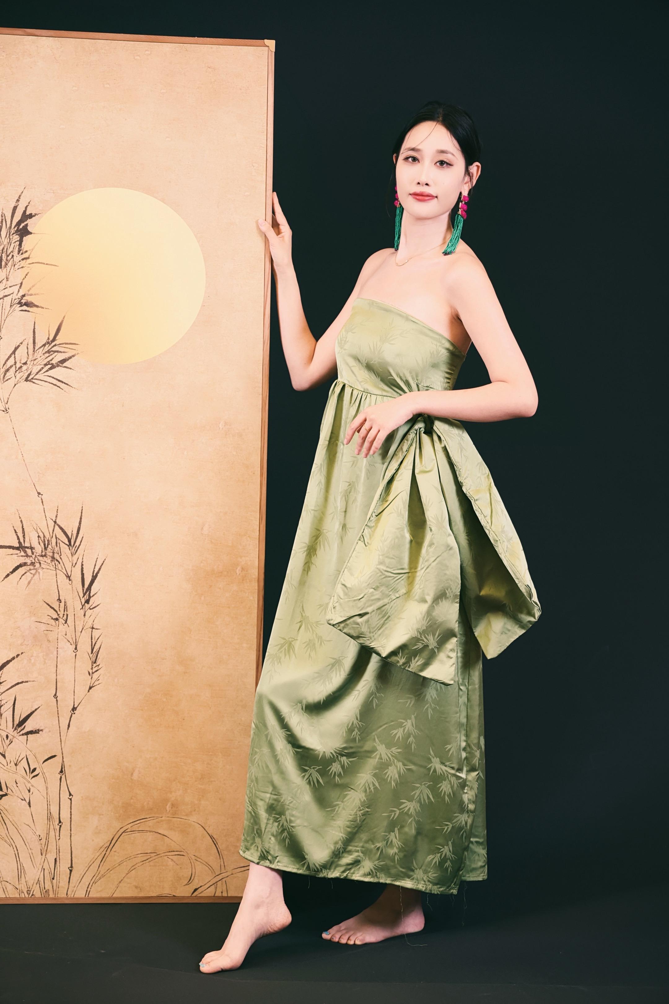 潮流时尚穿搭 优雅气质 穿搭女装 紫气东来连衣裙 好看的连衣裙