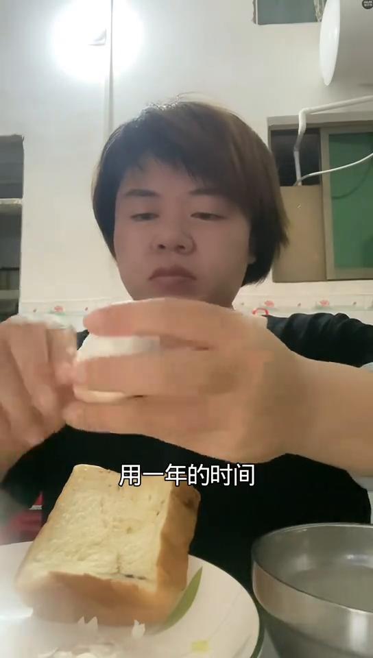 恢复饮食第一天。
哈喽大家好！上次7天轻断食减脂，很多姐妹引起了有共鸣。大家现在