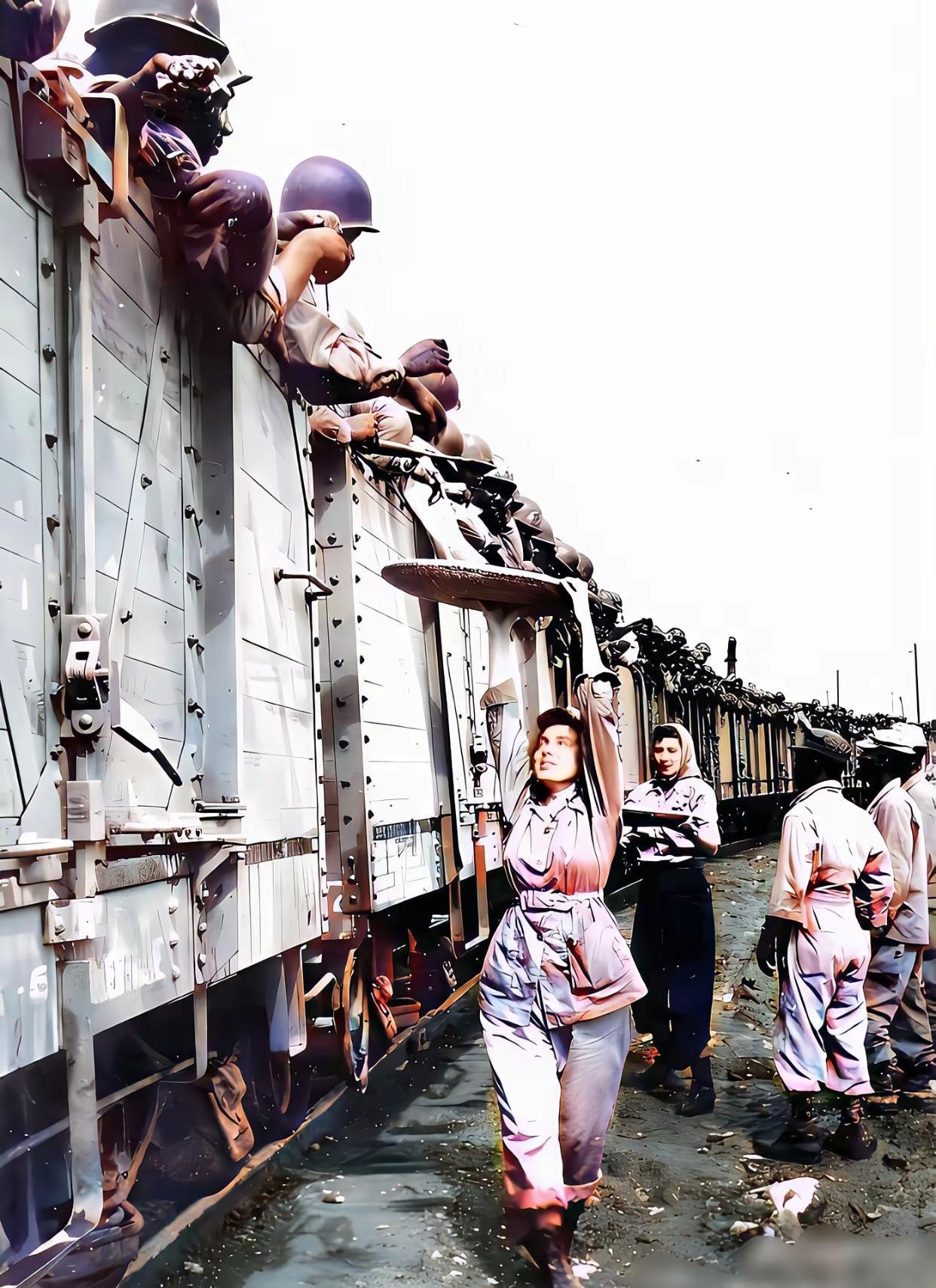 二战结束这一幕还挺有意思。美军从欧洲战场撤退回菲律宾，菲律宾女兵举着装满甜甜圈的