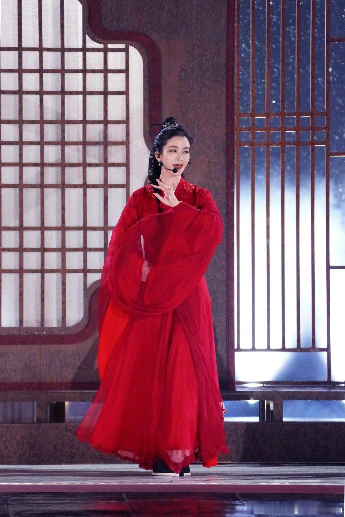 李晟的《栀子花开》应该会是一个很纯粹的演唱，没有太多花哨的编排，重在情感表达～李