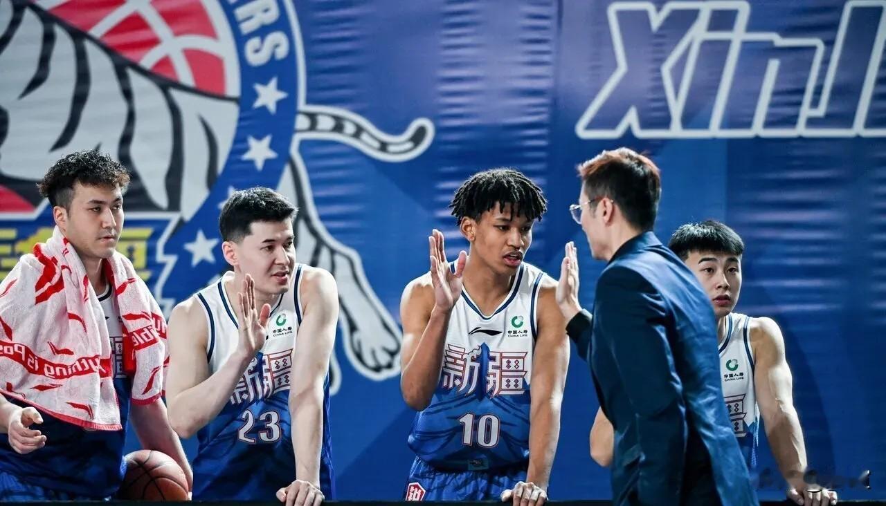 怎么想都想不明白，为什么这么多人盼着新疆男篮主帅刘炜下课。

新疆男篮2日晚客场