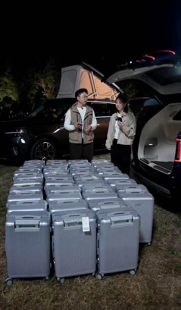 现实生活咱们肯定不会真塞这么多箱子，这个更多是体现后备箱的最大装载能力。把后排座