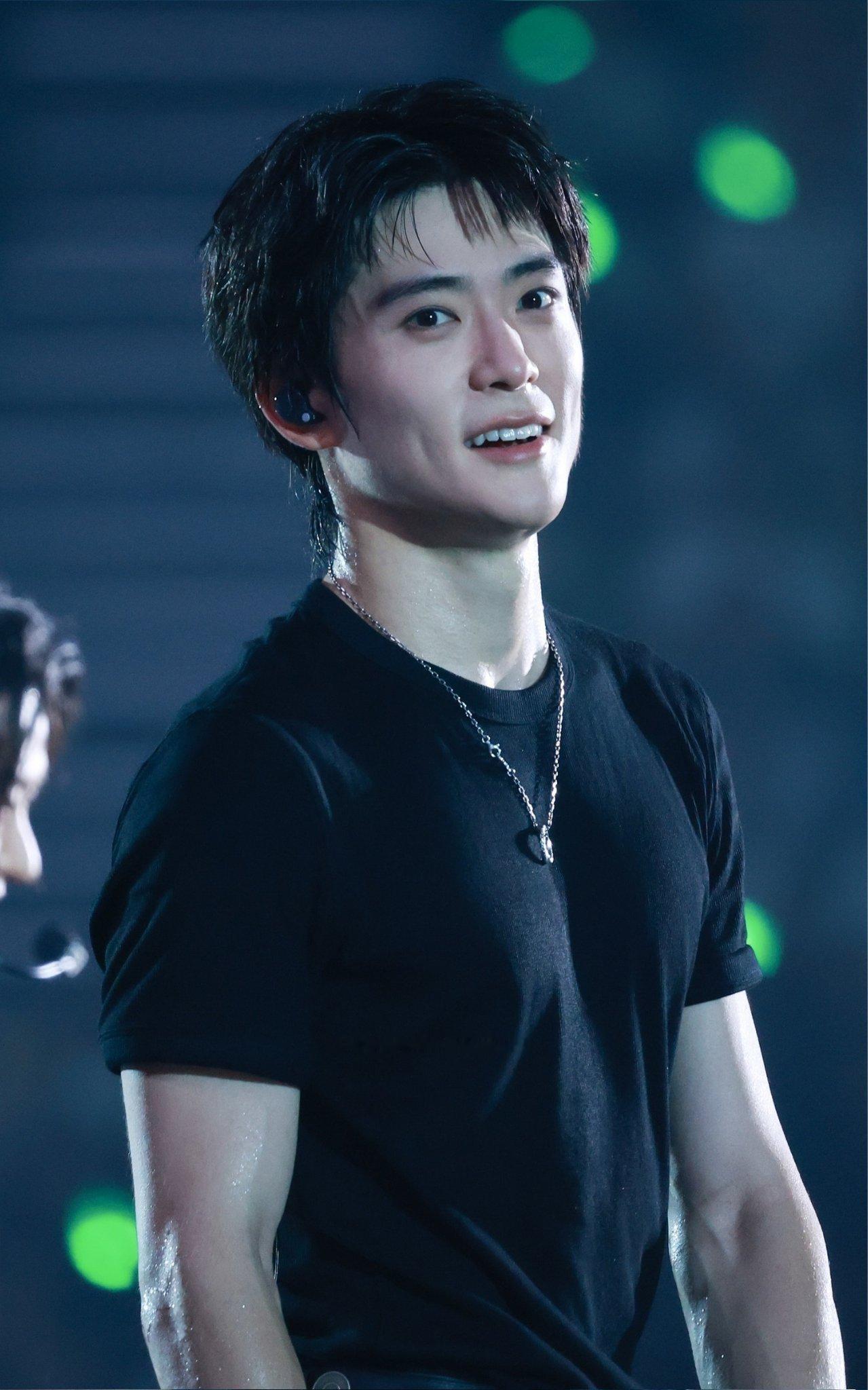 260919 THE REDLINE 首尔场DAY2感受起伏的胸线©spring