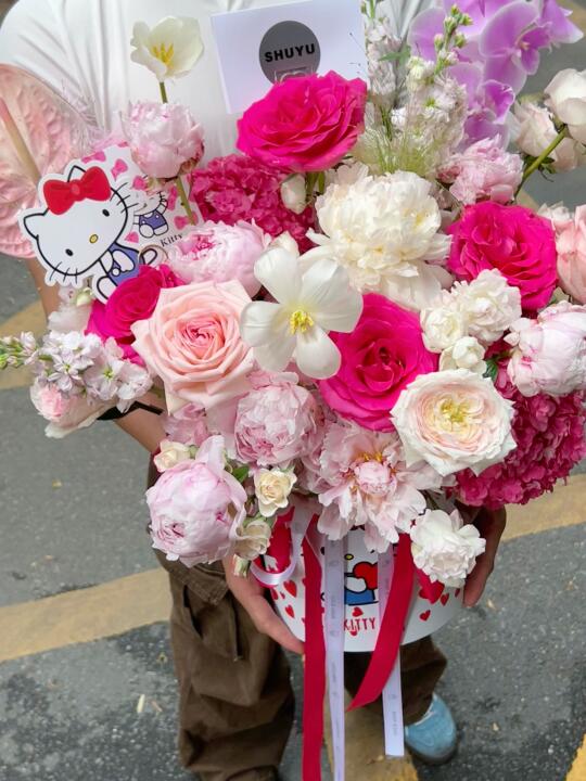 520告白情人节！HelloKitty色系抱抱桶&花束