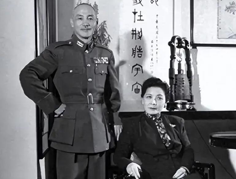 宋美龄让戴笠帮她杀一个人，蒋介石知道后：想动他先过我这一关

蒋介石任人唯亲，身