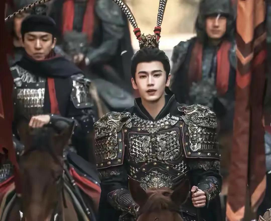 为什么会爆，除了剧本精彩，还要感谢《逐玉》主创们作对了一件事，选了一对霸颜。
邀