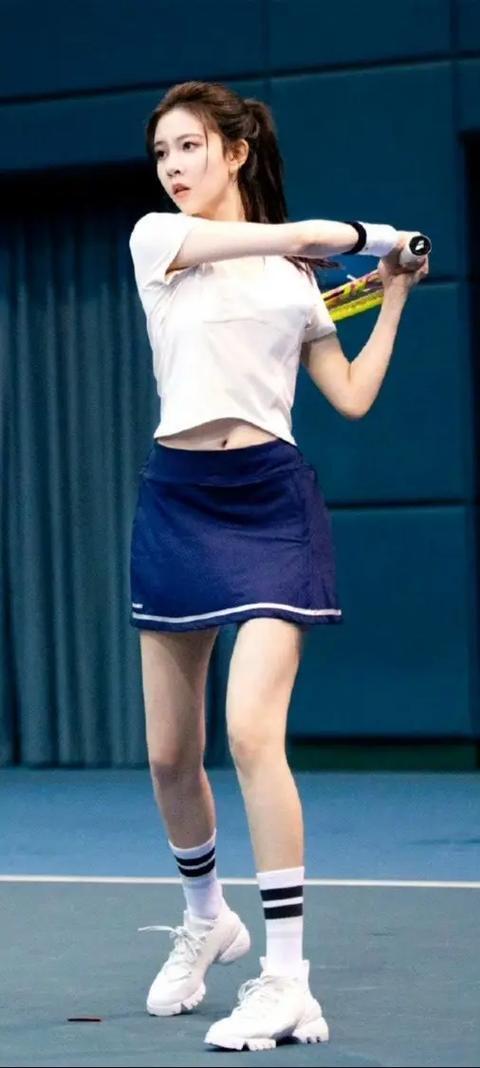 宋妍霏这一身运动服看着真是迷人 