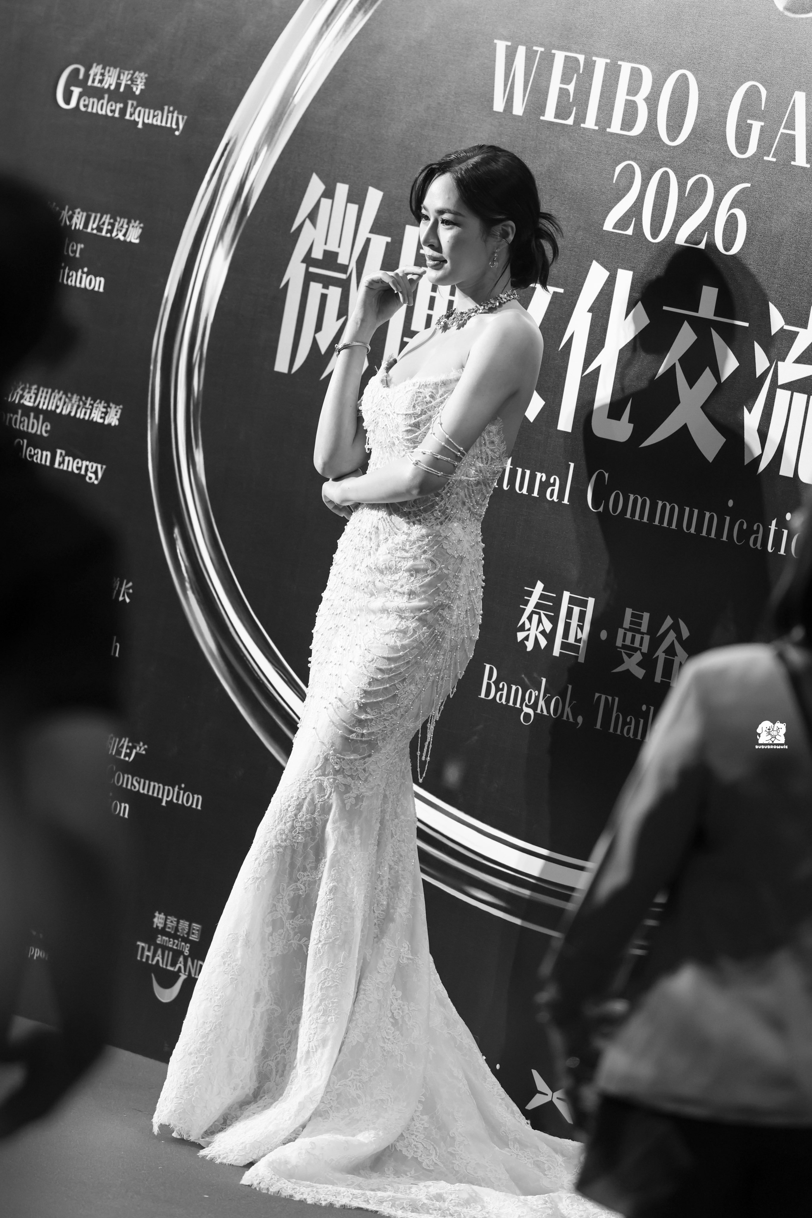 存一些大明星红毯全身照邝玲玲微博文化交流之夜泰国站  专栏 · 邝玲玲｜饭拍