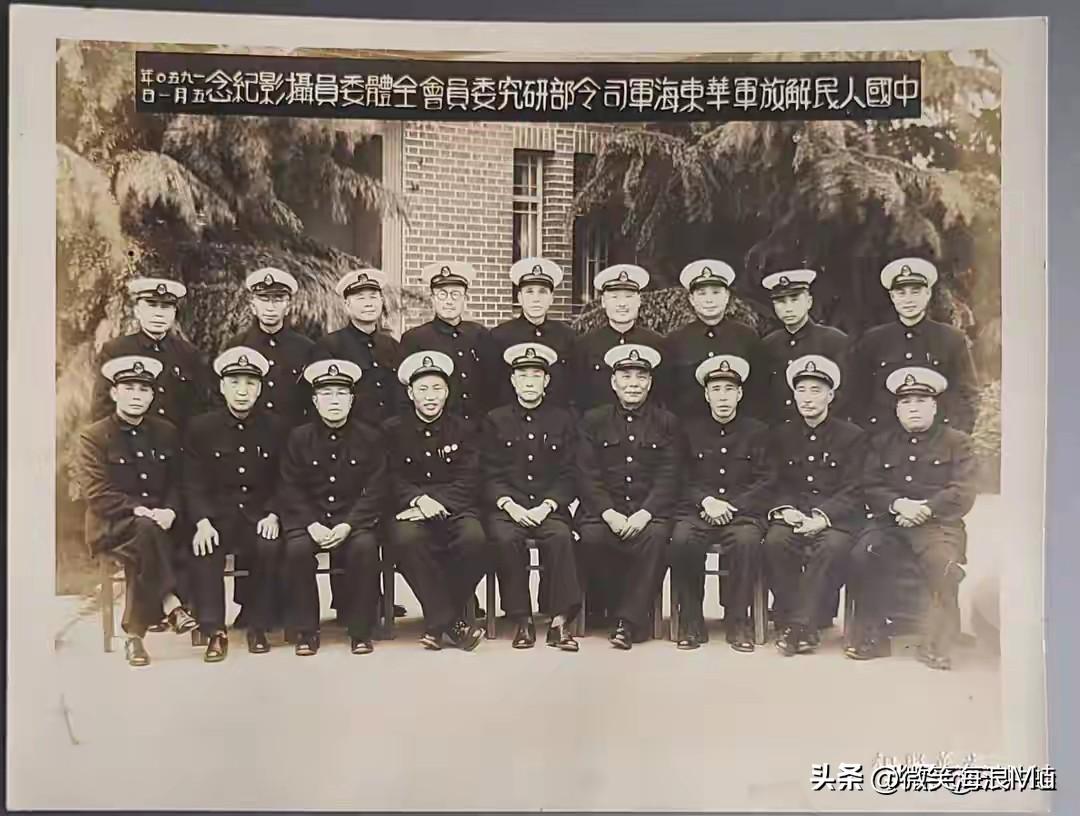 当年海军战友的留影，我们把最宝贵的年华贡献给了人民海军，我们把那黄金般的青春岁月