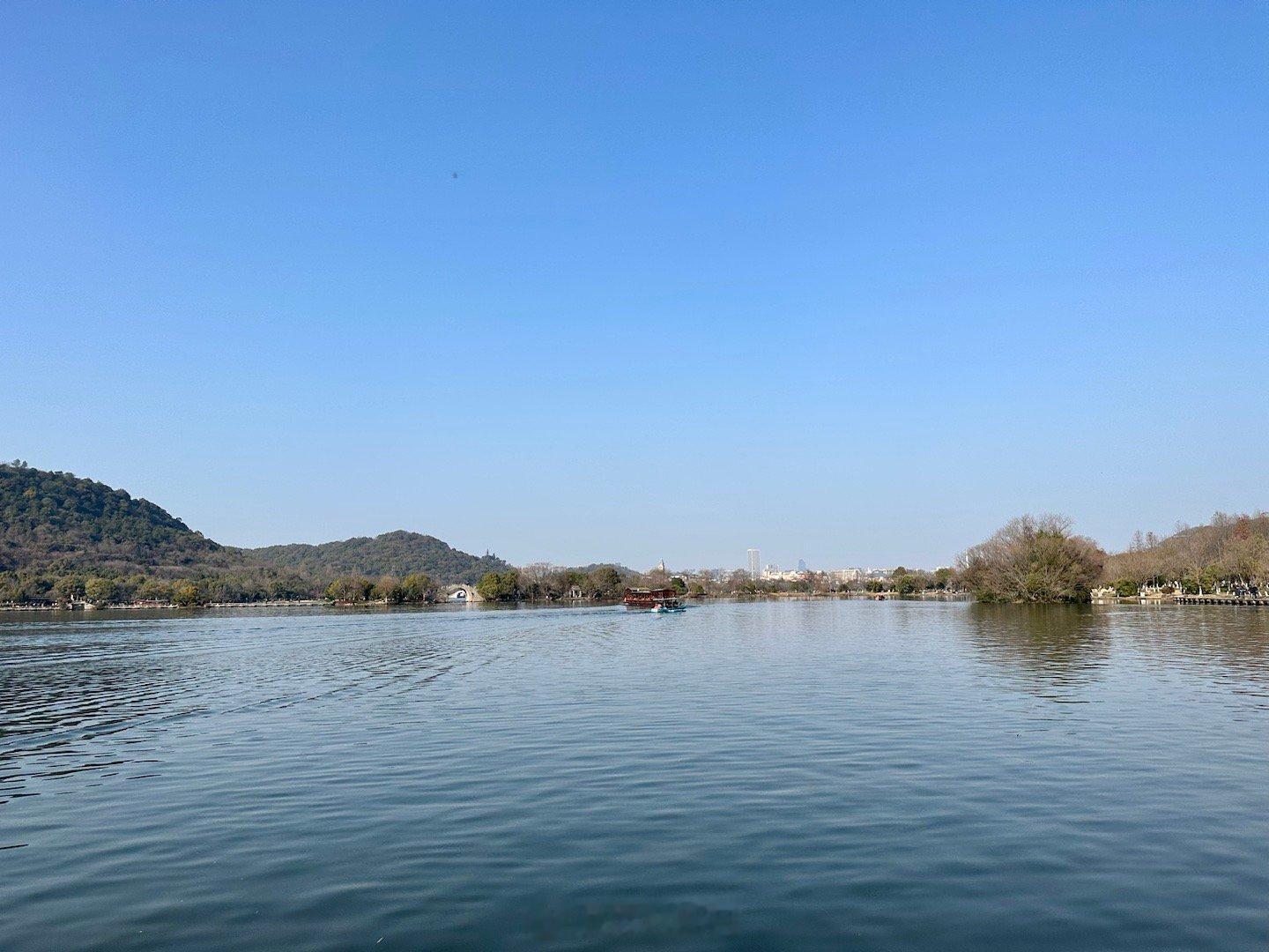 真暖和🌿🚗贴近自然，爱上生活于杭州萧山区的湘湖，被称为是西湖的姊妹湖。它山中