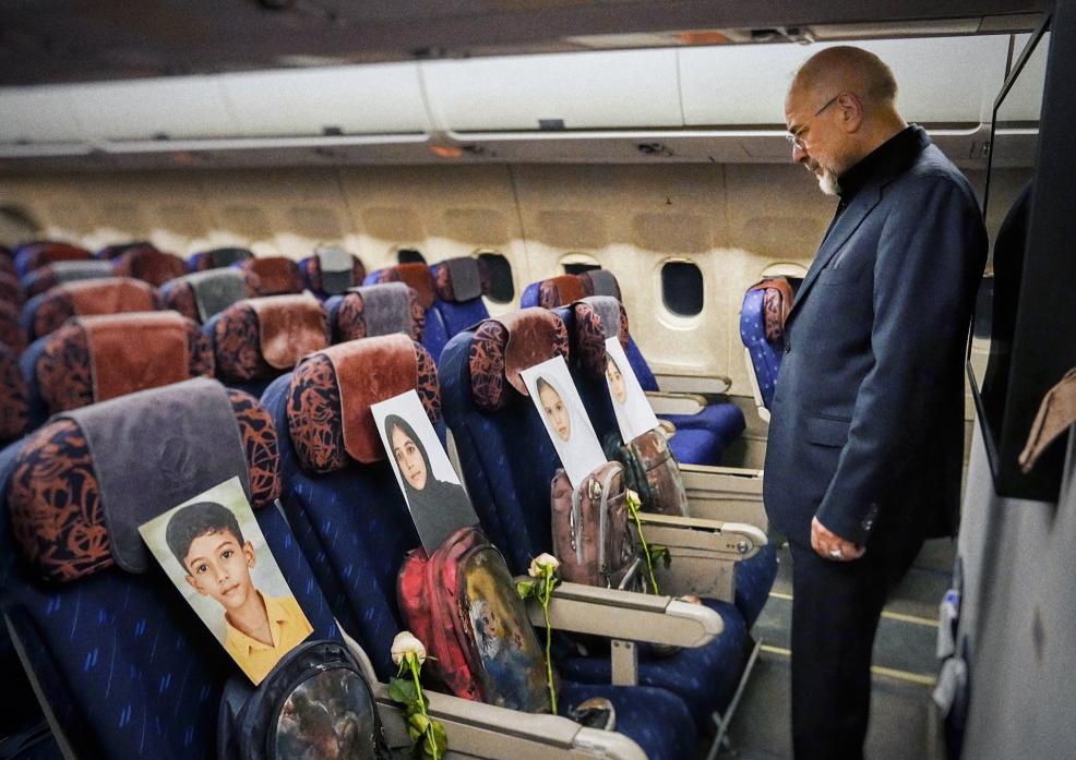 伊朗议长带上被美军炸死学童跟美方谈判！最新：伊朗 "高规格" 谈判团在 11 日