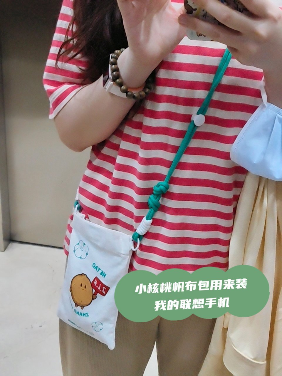 柠c气泡没有昨天的鲜切柠檬美式好喝呢 感觉加了气泡水灰常难喝 lucky的碎言碎