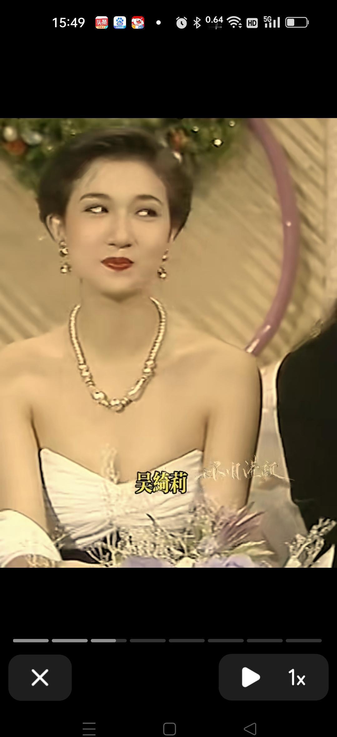 当年港姐吴绮莉，颜值能打程度堪比关之琳。
巅峰期为成龙未婚生女，轰动全港。
结果