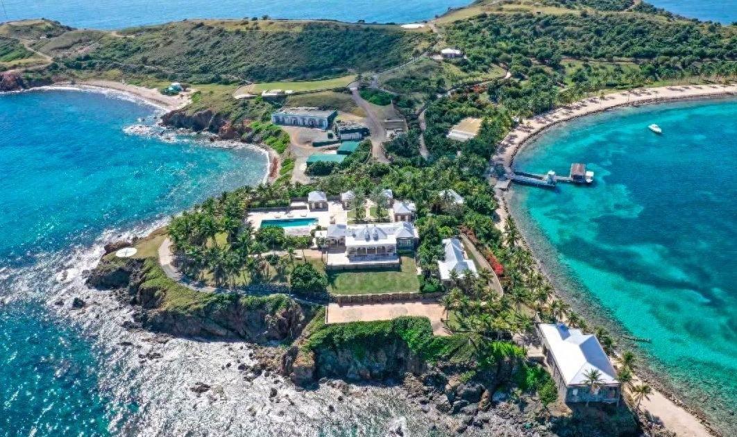 作为混迹国际新闻圈多年的老油条，看到爱泼斯坦新文件解密，我整个人都麻了，这哪是曝