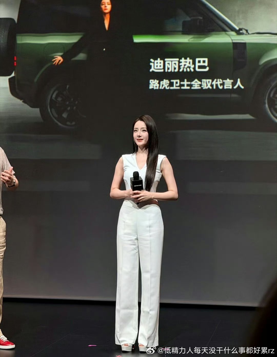 但是白色裤装就找不到版型设计腋下舒展一点的吗？