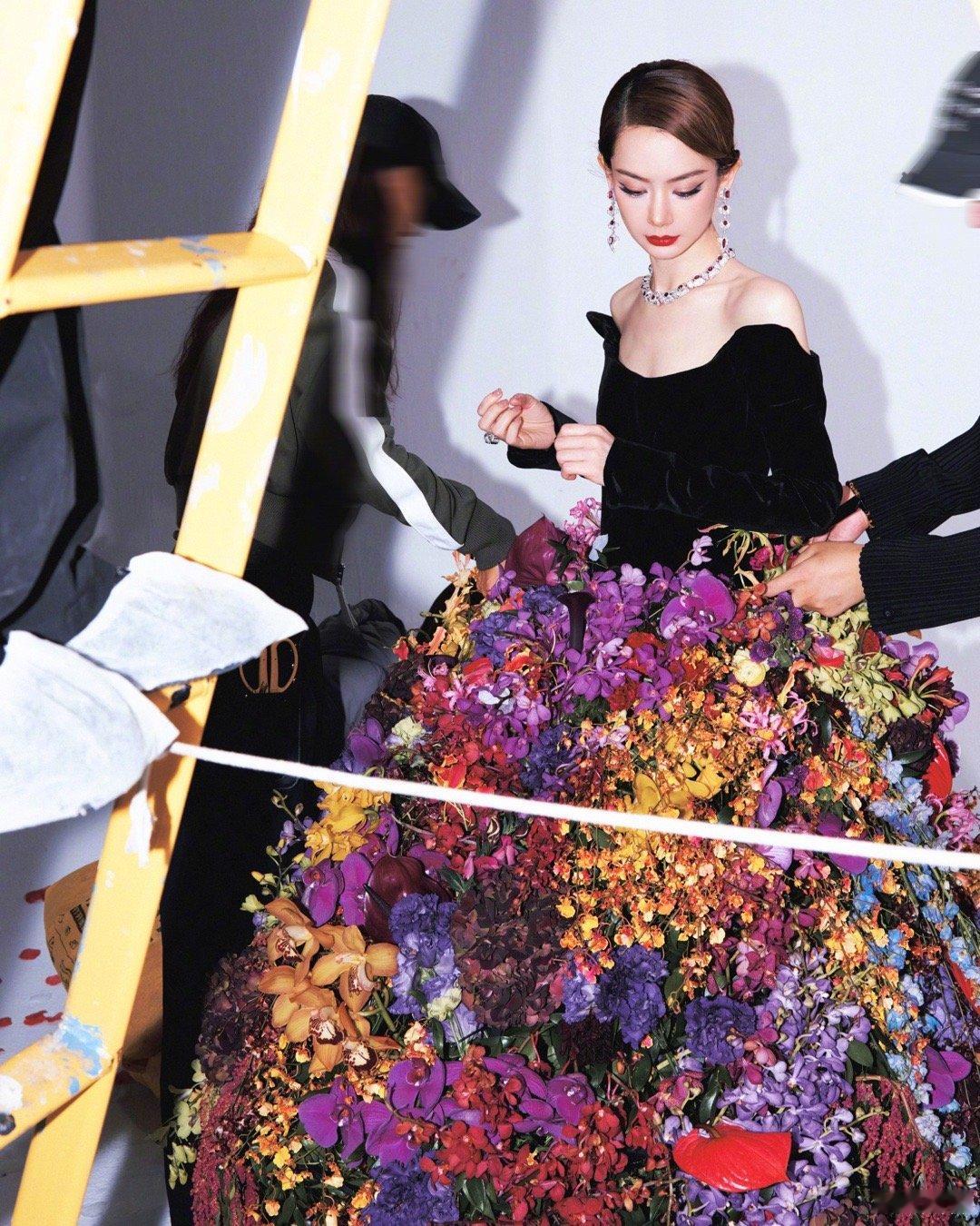 北影节座位安排 看到戚薇了诶，上次她的鲜花红毯我超喜欢，期待这次她会带来什么样的