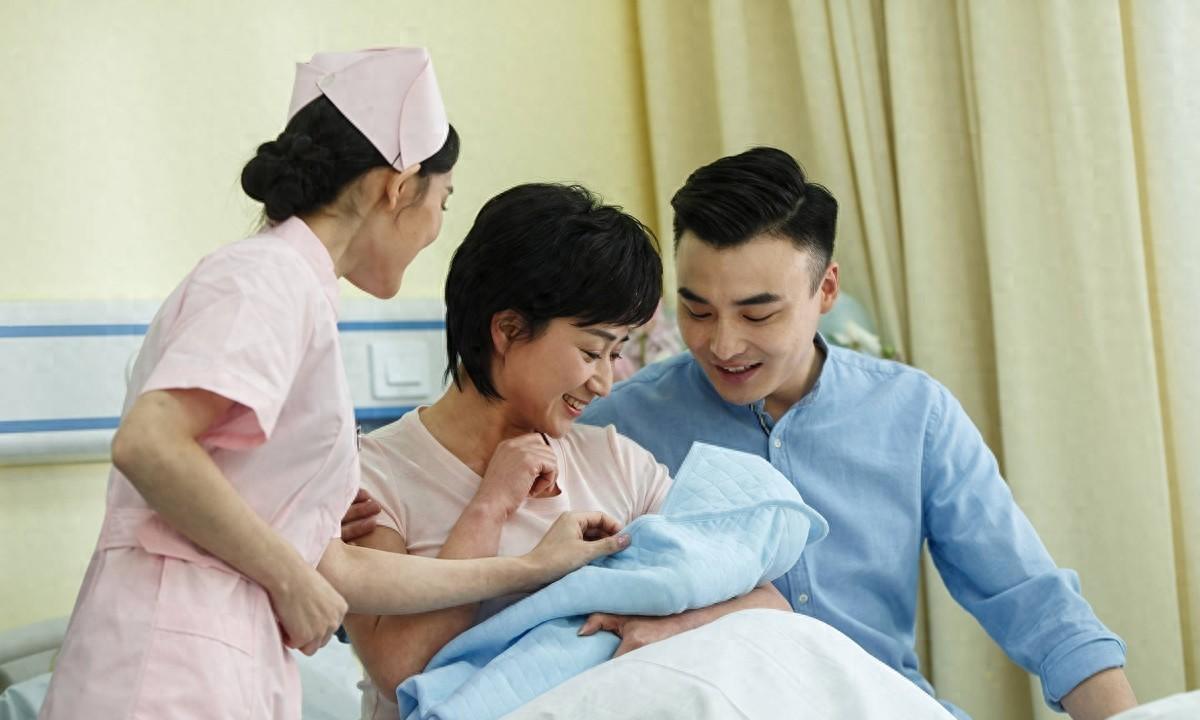 若不搬走这＂三座大山＂，中国人口总数，或将在2056年被美国反超

一个看起来像
