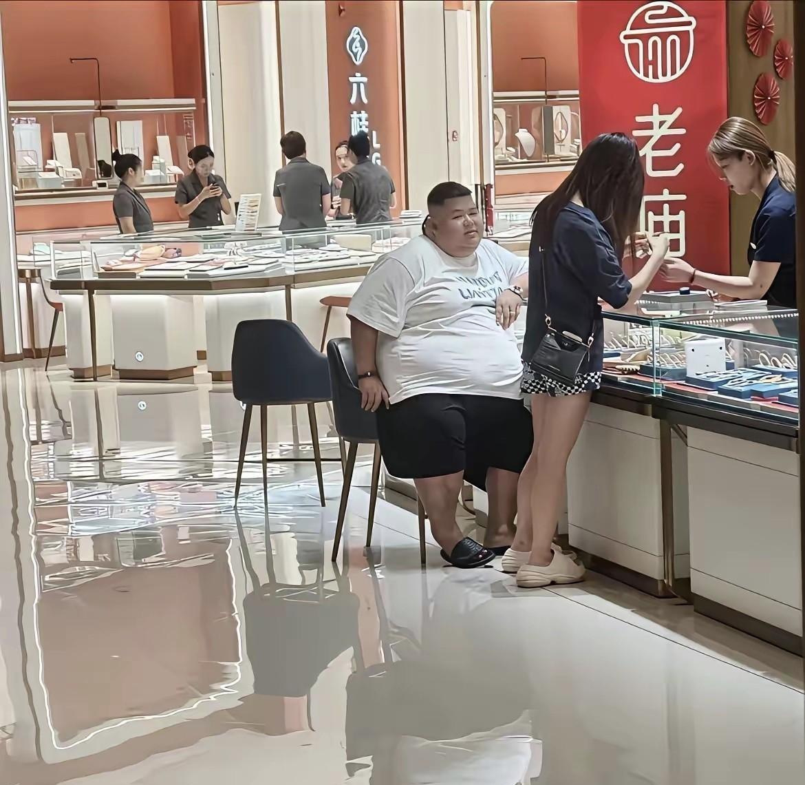 爱不是说出来的！都说真金不怕火炼，真正的爱情也需要面包来维系，没有面包的爱情是无