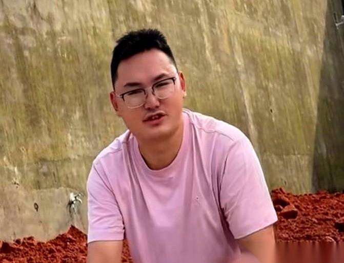 把锁给换了。
就为了不让亲妈进门，看一眼自己的娃。
我真是隔着屏幕都觉得心凉。