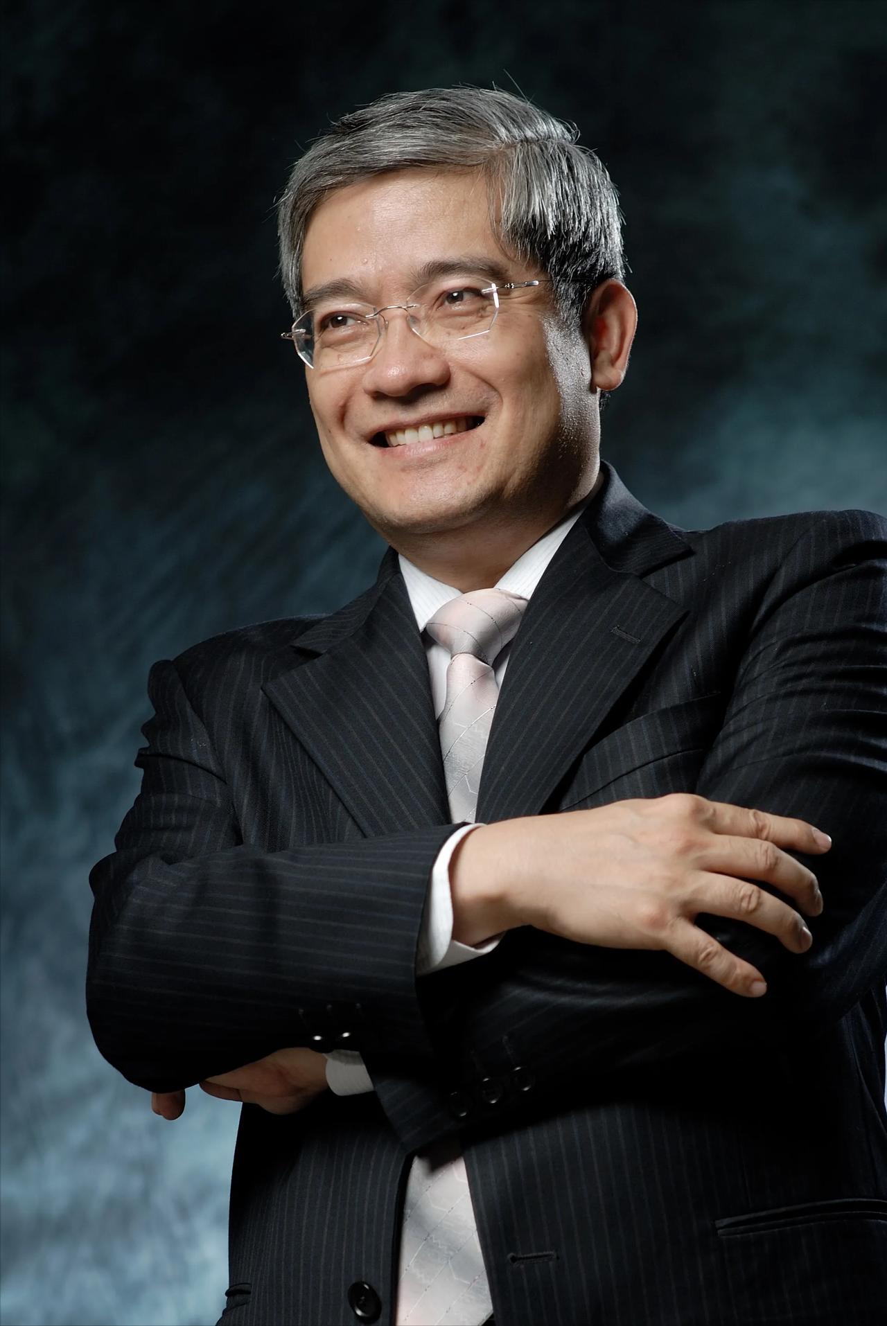 经济学家郎咸平说，老实的孩子，经常在学校受到欺负，那怎么办，是忍让，还是找老师调
