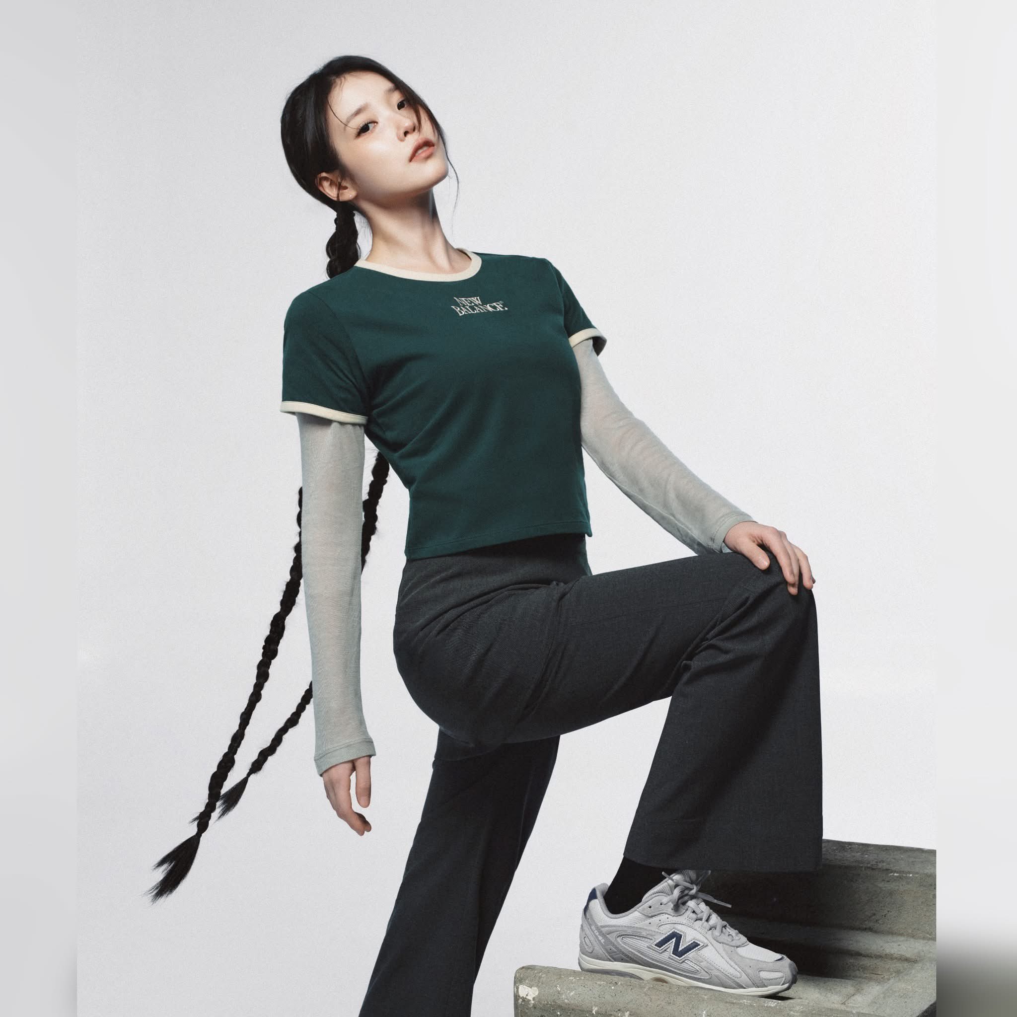 IU  260402 IU X New balance更新 