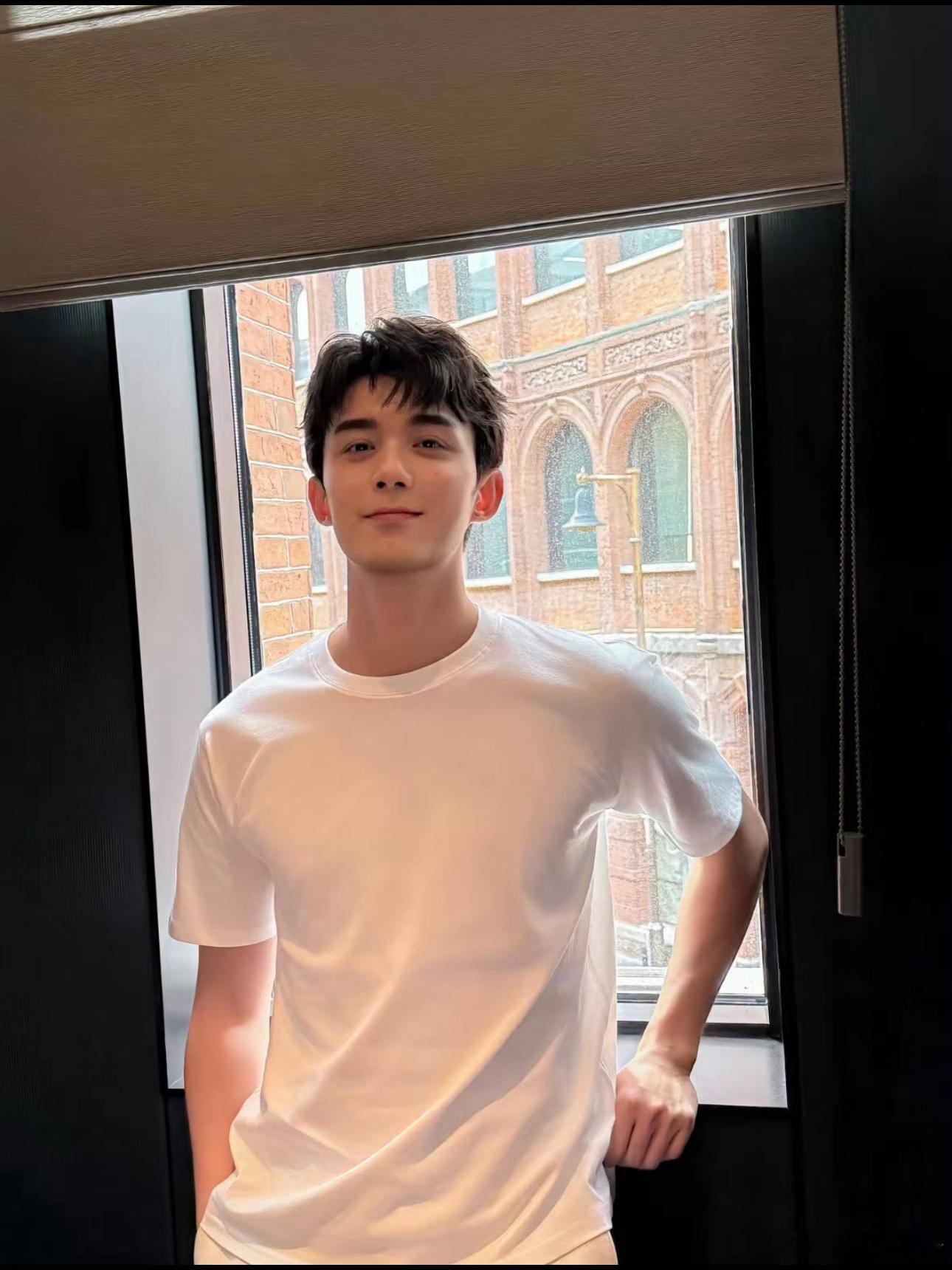 吴磊起诉白珊珊诽谤侵权1月18日晚，微博用户“白珊珊a”无凭无据喊话吴磊“你欠我