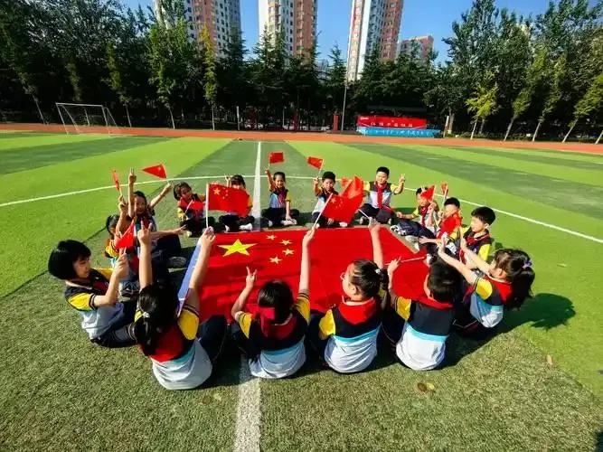 单看当下的幼儿教育内容以及幼儿爱看的儿童片，就能发现爱国主义教育内容何其匮乏。往