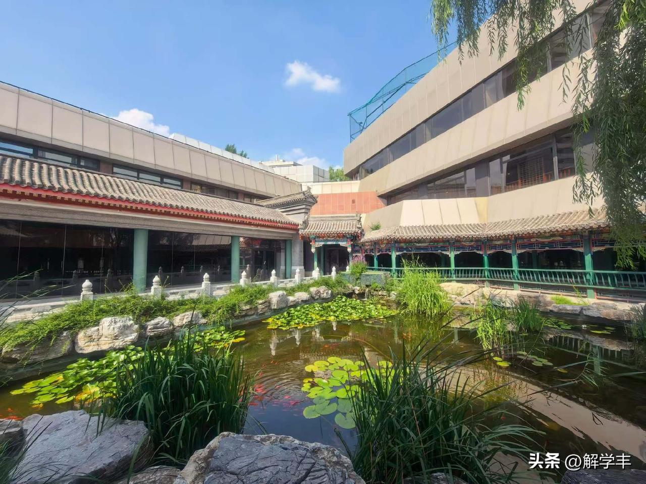 明天周五，是七月最后一个交易日，收周线，也收月线，
理论上，七月是下影线阴线月线