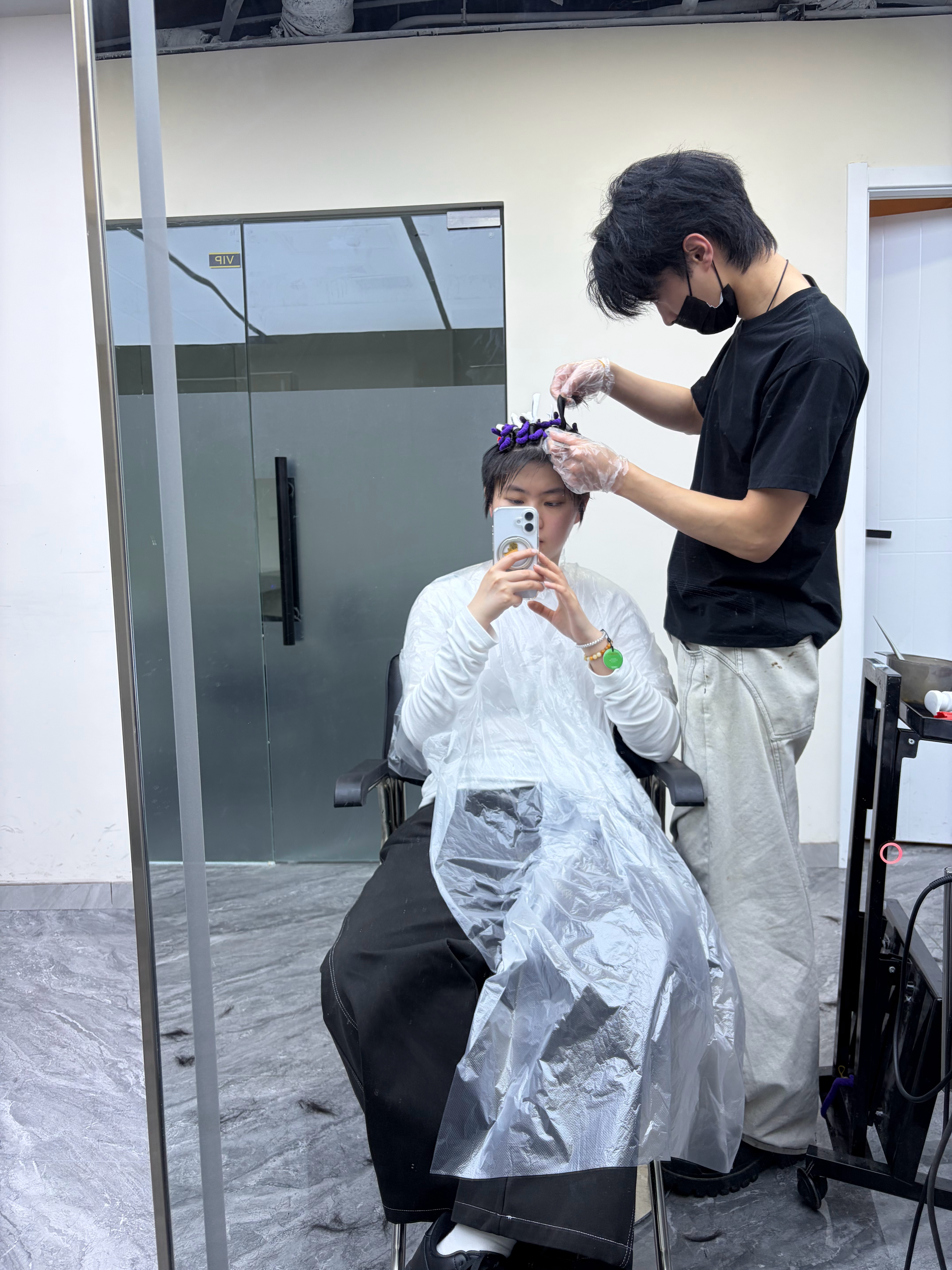 在全国各地都拥有tony之北京网上找来的 本来打算烫个三百多的算了一进店就想让我