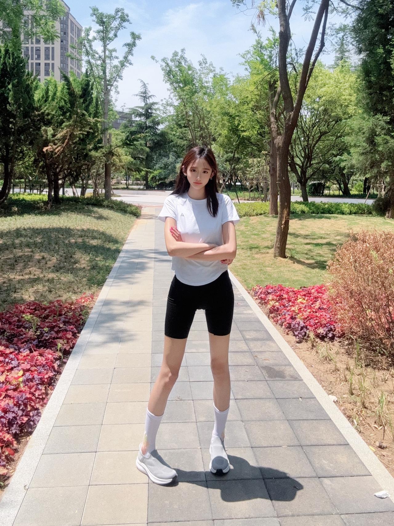 今天跑了3公里，那感觉，一个字：爽！
早上点30起床，状态不错就果断出门。简单热