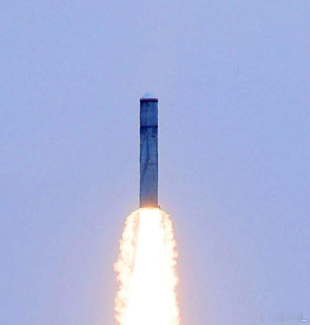 今天即7月6日，我国海军战略导弹核潜艇进行了巨浪洲际导弹的试射。试射的是巨浪2或
