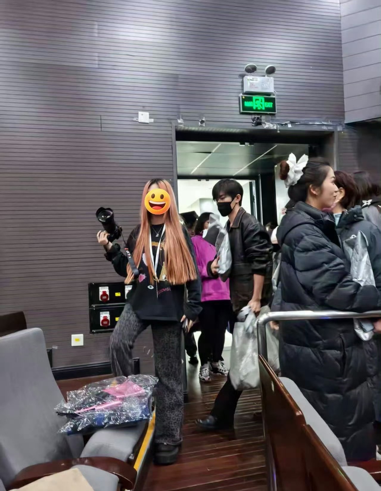 易烊千玺出席了中戏补办的毕业典礼易烊千玺参加补办毕业典礼易烊千玺出席中戏毕业典礼