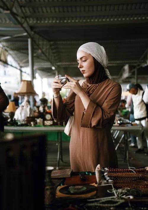 差点被骗，多亏了店员及时报警。
老年人之所以容易被骗，我觉得还是子女的关心少了，