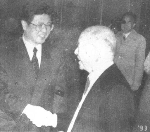 1993年，重阳节，李默庵与中央统战部王部长亲切会见