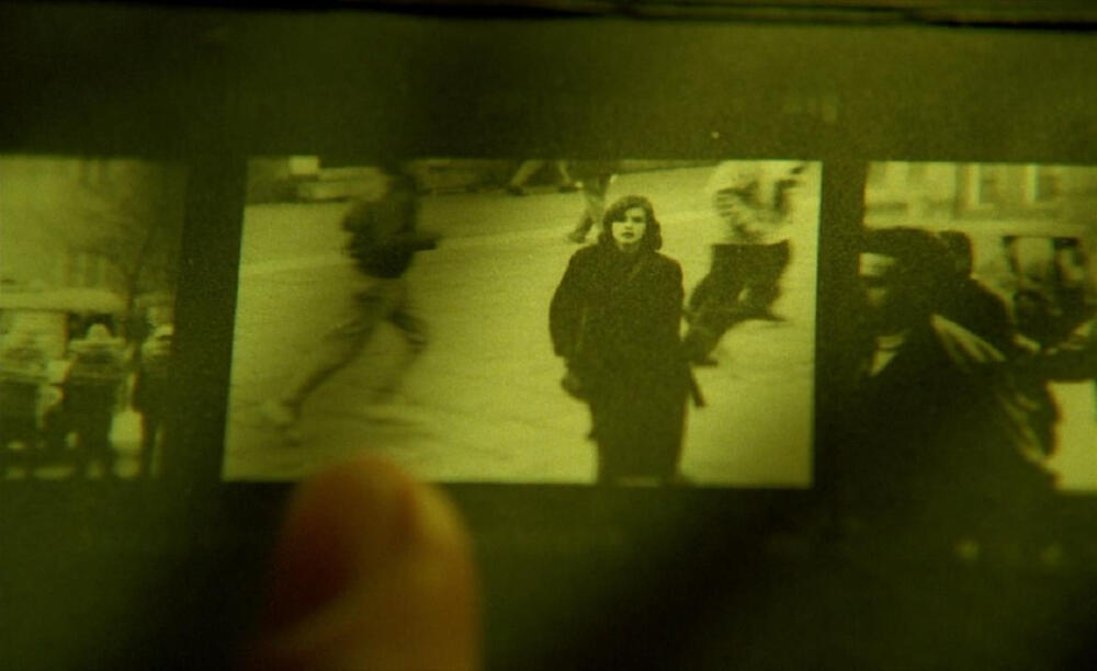 每一段陌生关系的建立，都期望以温暖的结局收场。但是，所有坚不可摧的感情，都有瞬间