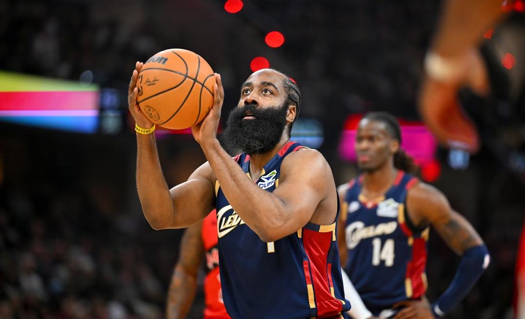 哈登、米切尔合砍58+12+9+6，骑士115-105再胜猛龙。目前来看，他们晋