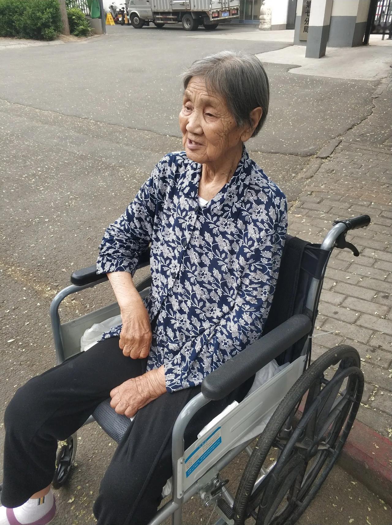 若干年后，互联网上还能找到这位90多岁的老人，安阳市殷都区伦掌镇杨会英女士，她从