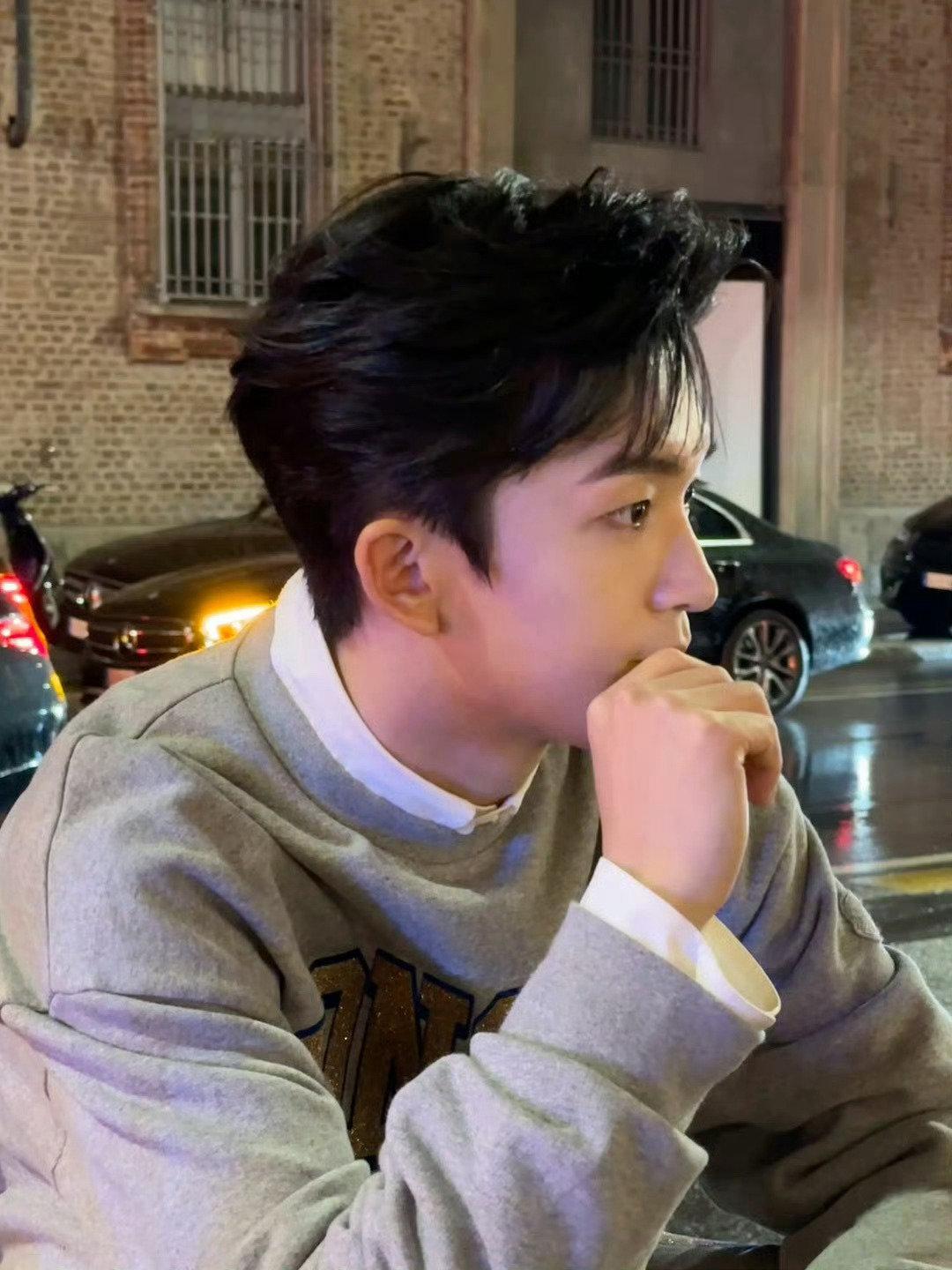黄子弘凡咬手指剧照黄子弘凡咬手指说明什么？说明他真的发力了！！在忙忙碌碌寻宝藏里