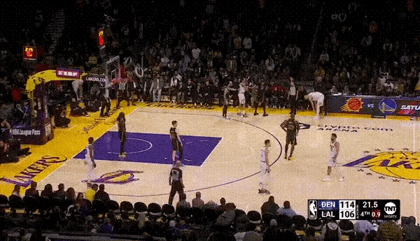 掘金最后20秒领先湖人8分：
詹姆斯急了:we got the ball， we