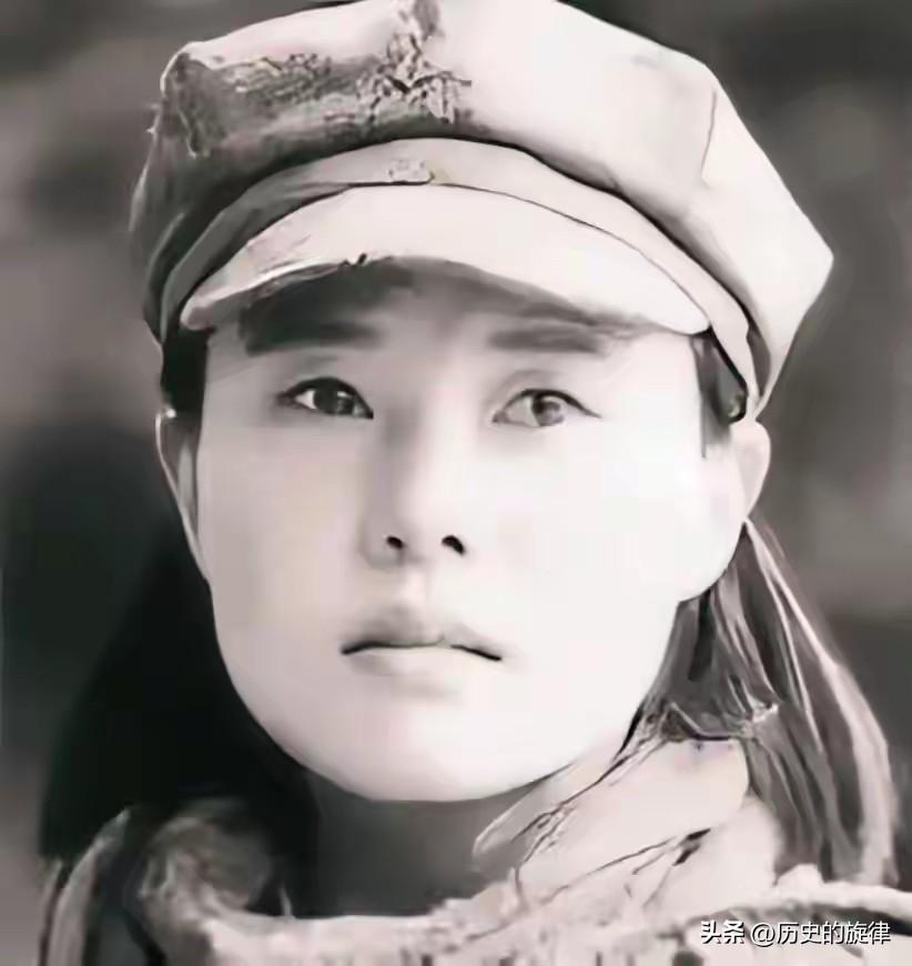 1937年，15岁女红军即将被斩首，敌军官突然拦下：她，我要了
 
1937年，