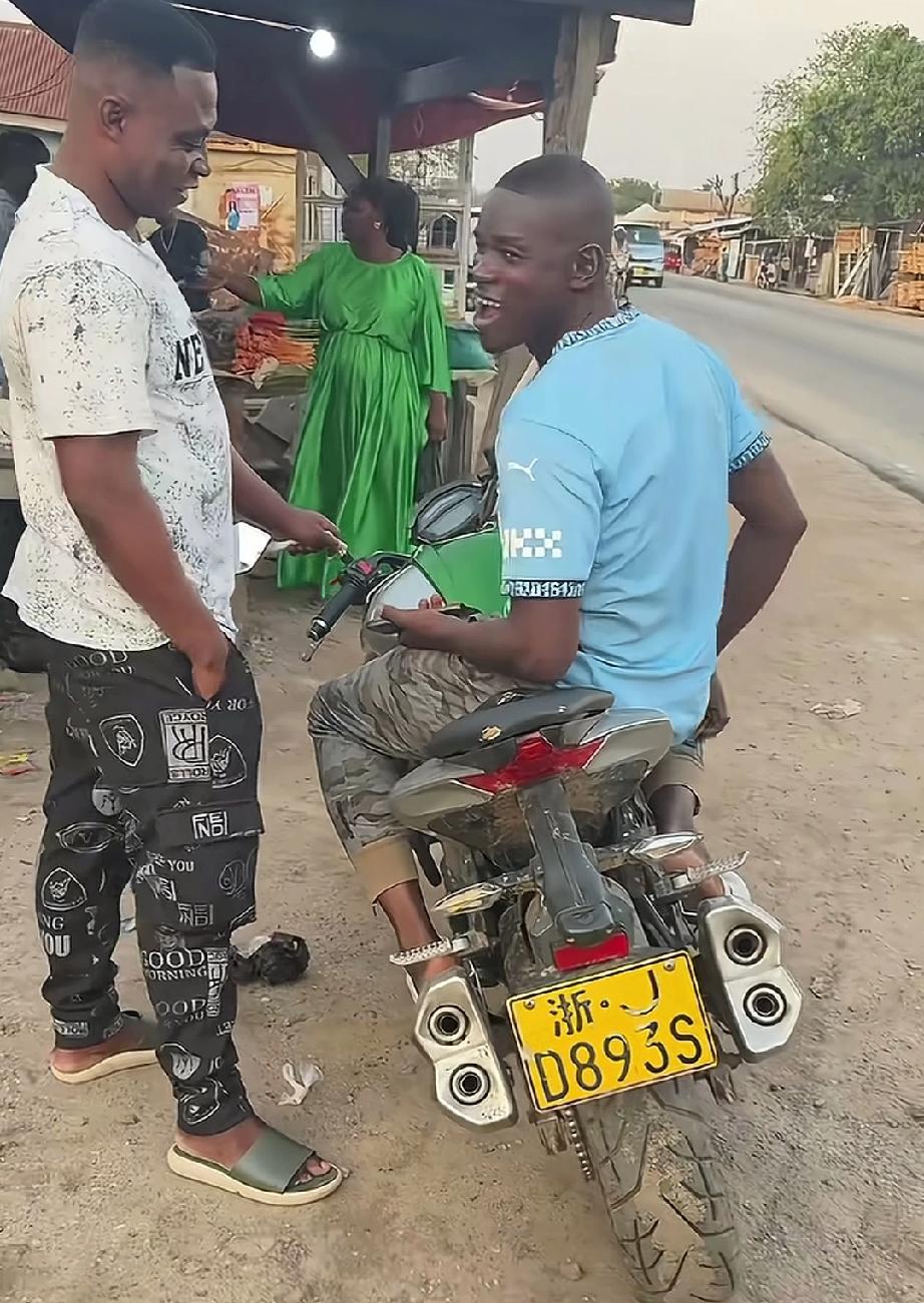 浙江台州的兄弟，你的摩托车我已经帮你找到了，在非洲加纳。[泪奔]