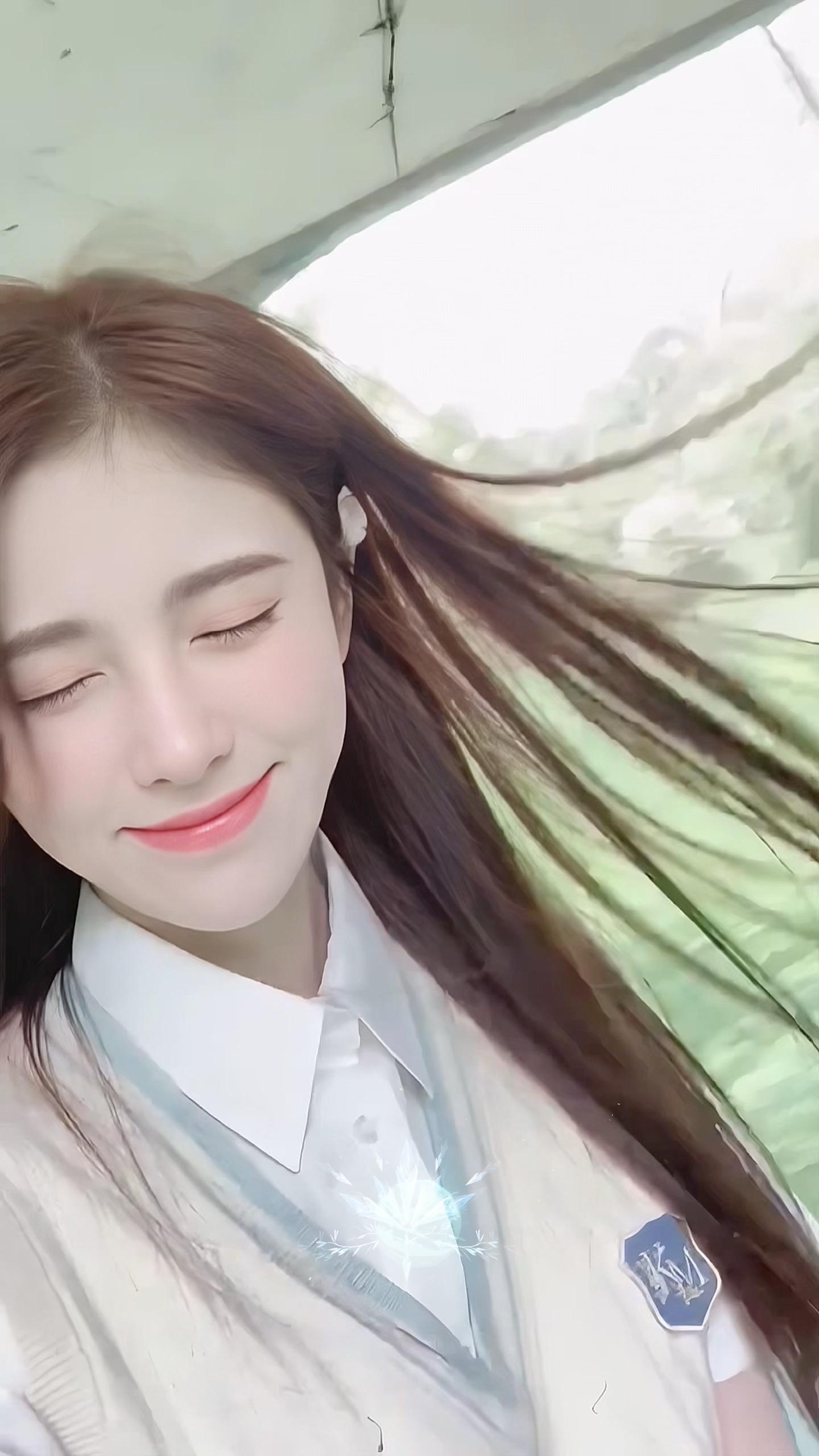 重新穿上校服 还可以看到你眉眼弯弯对我笑吗