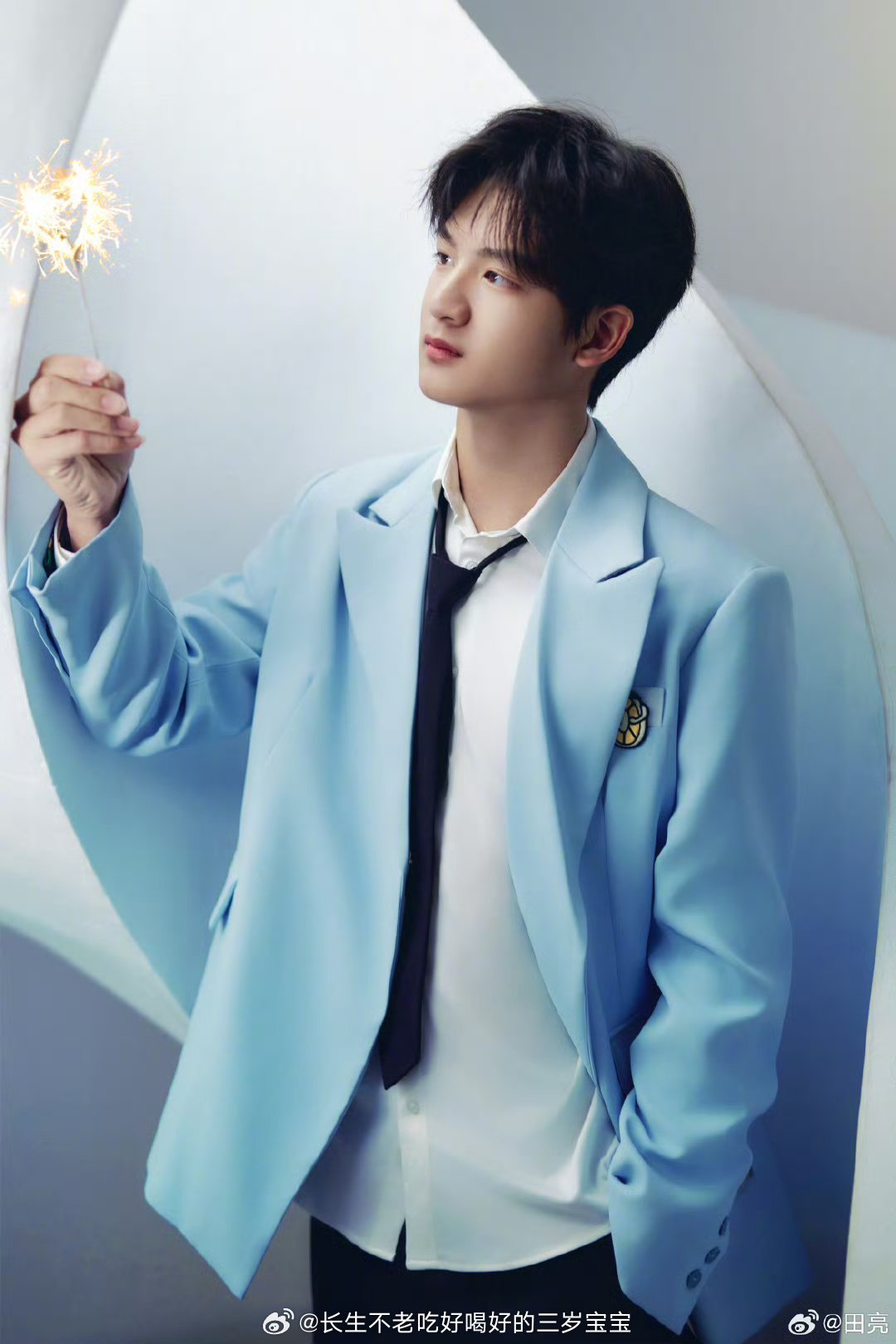 田亮儿子14岁生日照亮仔14岁生日快乐呀！时间过得好快，一转眼就是大男孩了，和爸