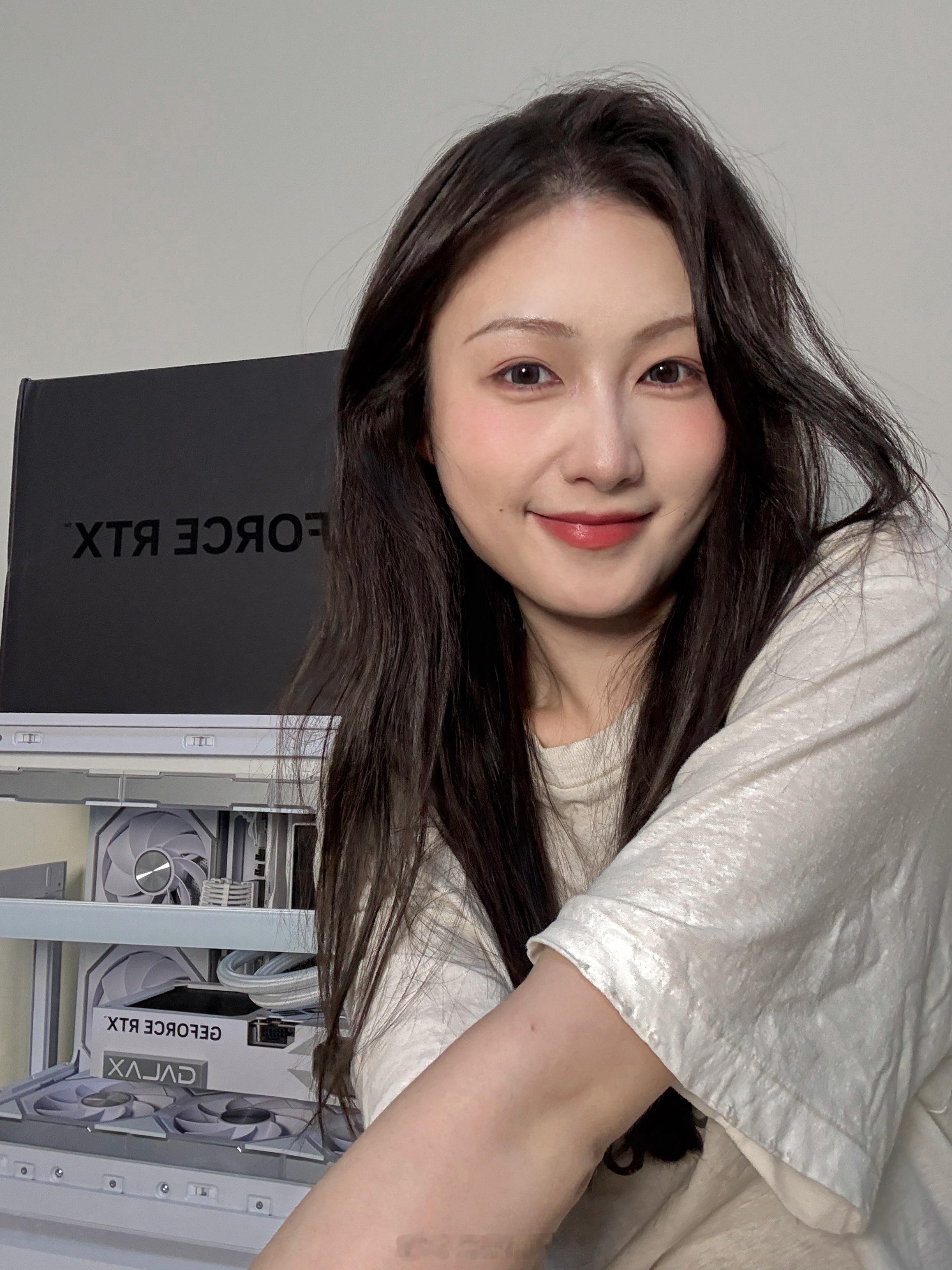 终于收到的💻了！美美美！颜值高代表一切！可以在家美美打游戏咯！感谢老板无敌了！