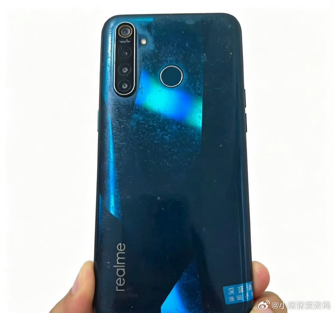 realme手机退出中国市场现在真的太卷了，卷完配置卷外观，最关键的一点芯片都在