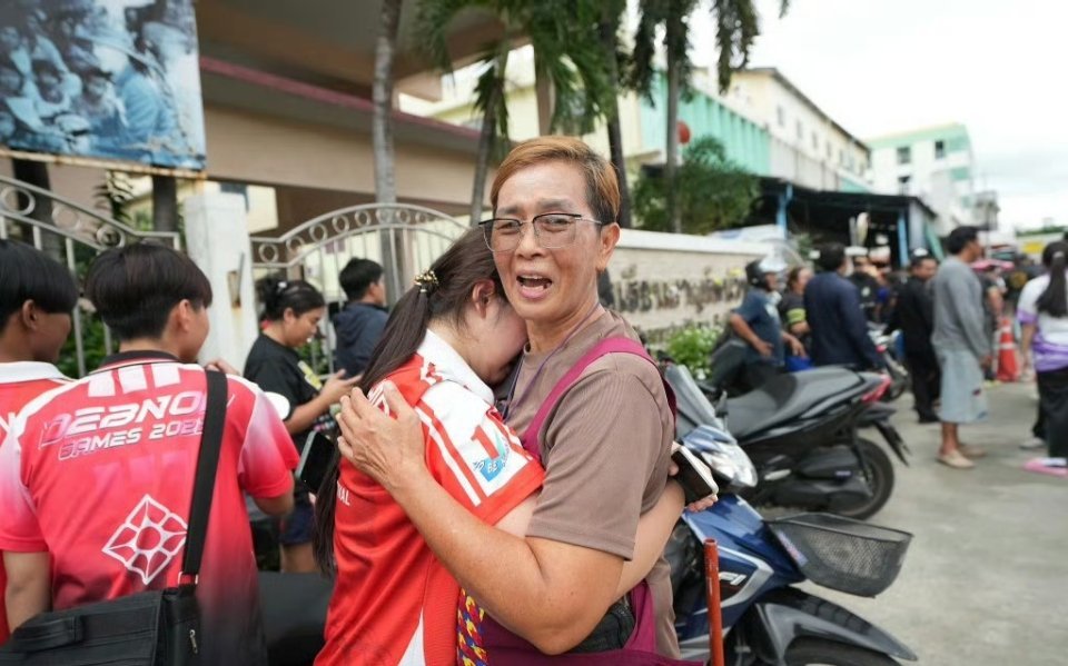 泰国初中生饮弹自尽前开了26枪26声枪响撕碎校园的平静，一场惨烈的悲剧让人无比沉
