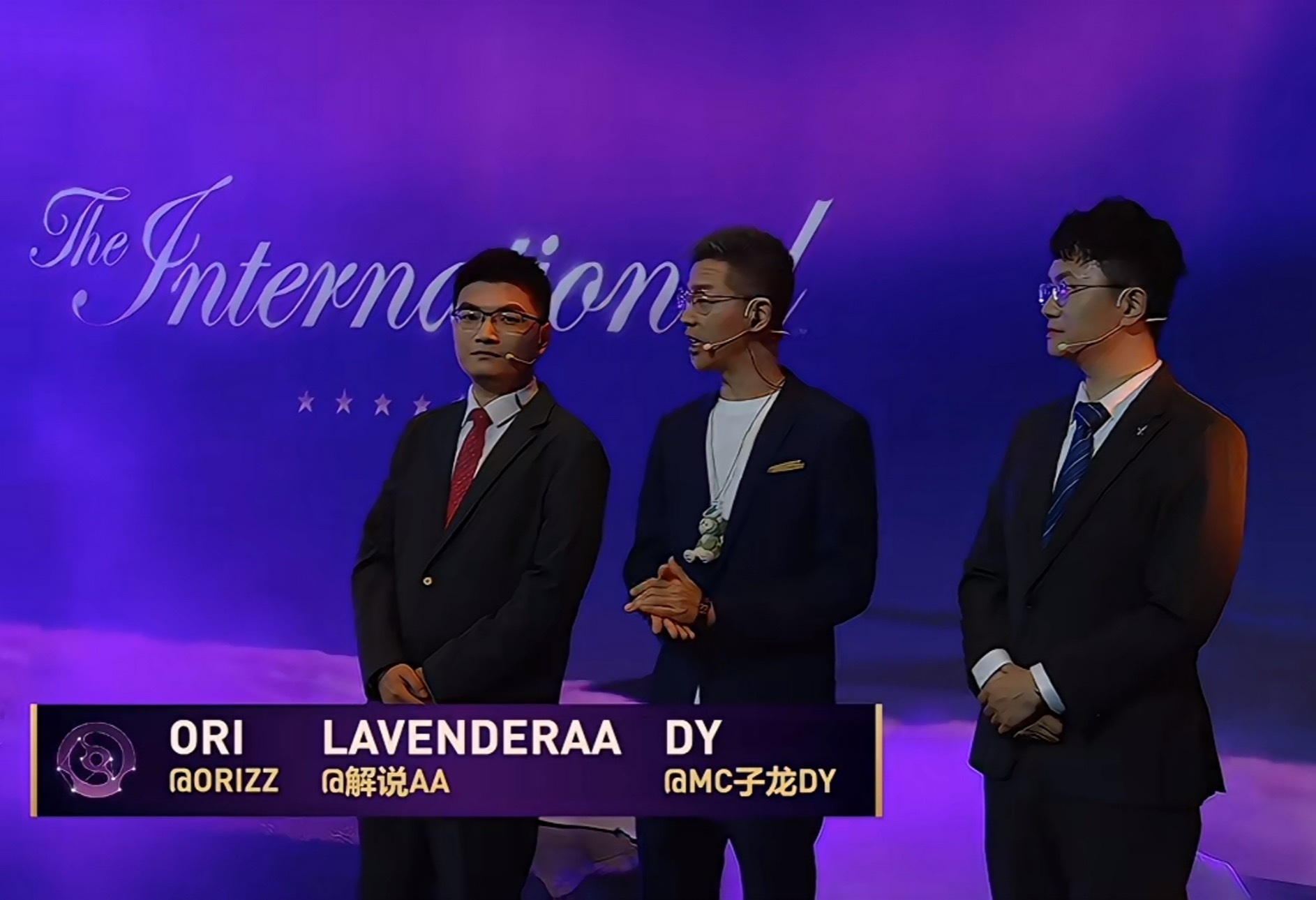 哈哈，第一次看到三个人解说！焦糖布丁会成为冠军解说吗！dota2 ​​​
